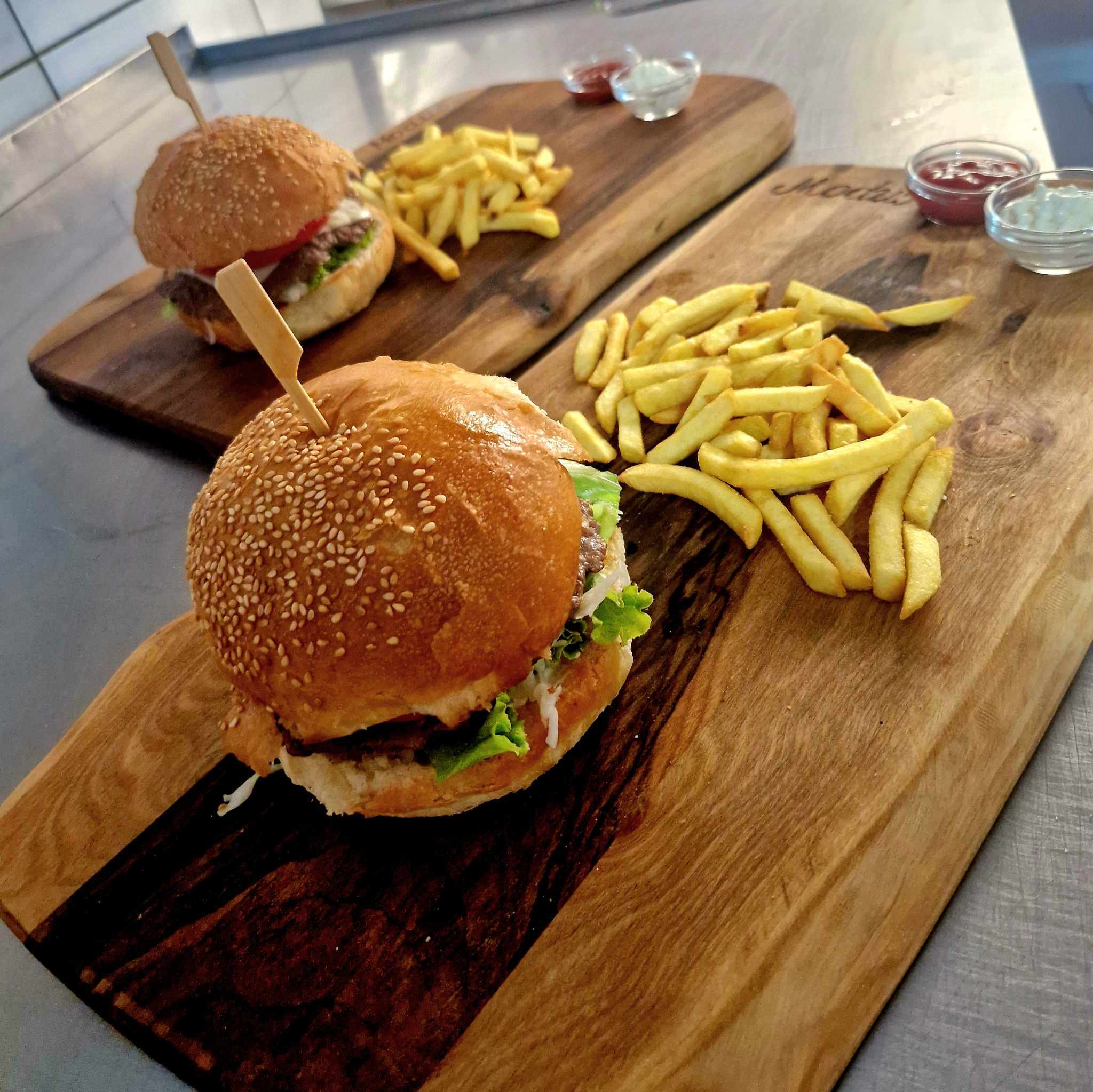 Chickenburger + krompirići + piće